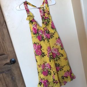 Betsey Johnson yellow floral dress. Size 4